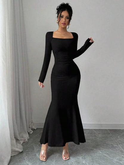 The Bloomsbury Square-Neck Retro Dress