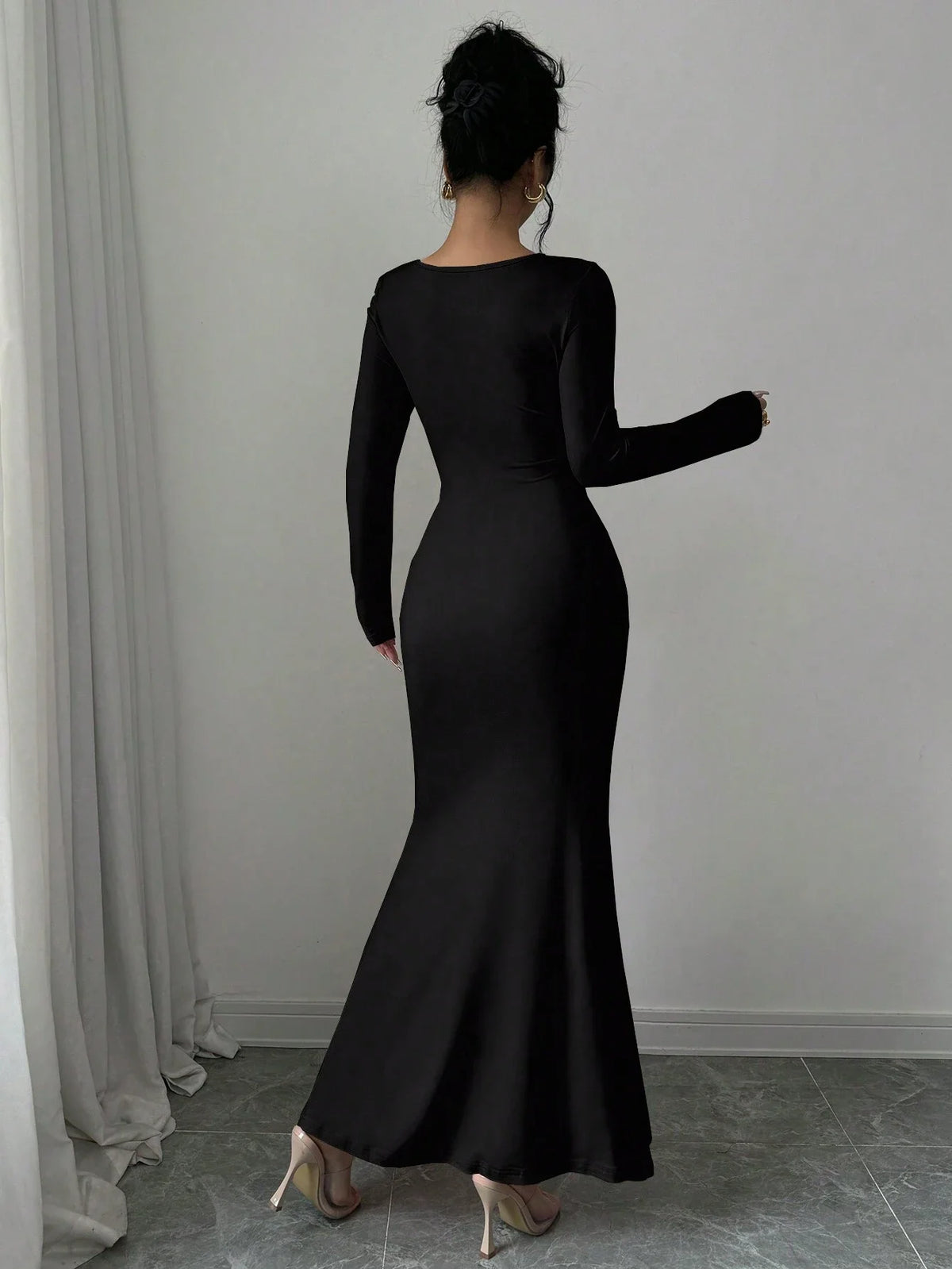 The Bloomsbury Square-Neck Retro Dress