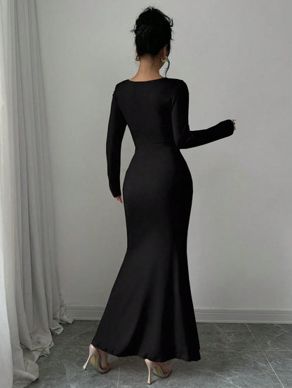 The Bloomsbury Square-Neck Retro Dress