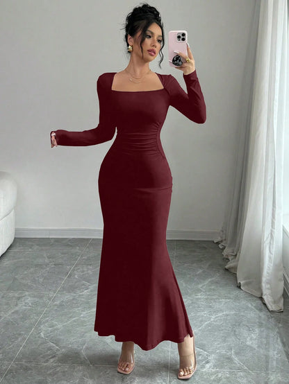 The Bloomsbury Square-Neck Retro Dress